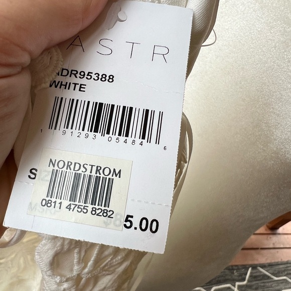 NWT ASTR the Label White Floral Lace Bodycon Dress Size Small - Picture 10 of 11